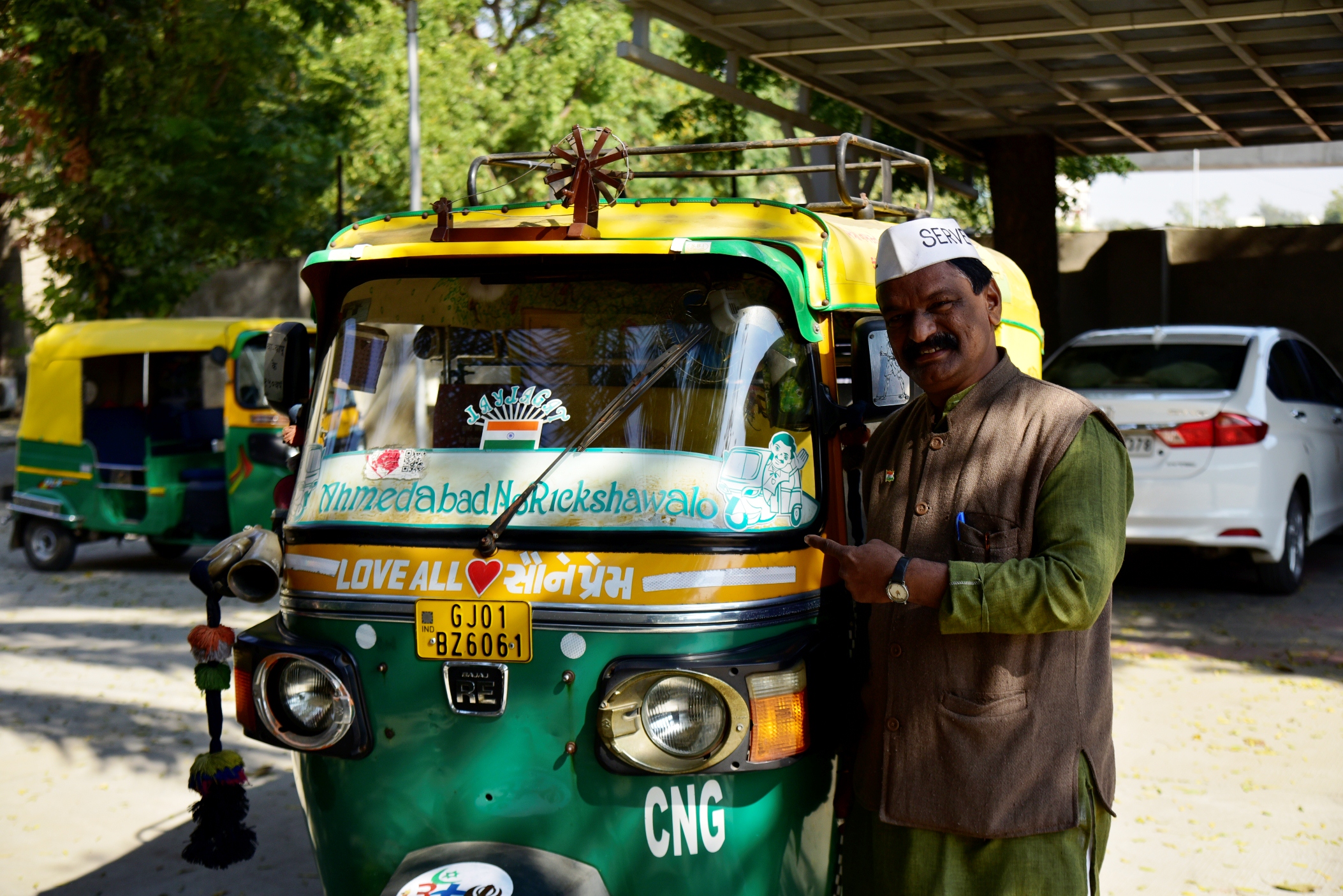 Rickshaw drivers union collaborates with traffic police for road safety awareness
